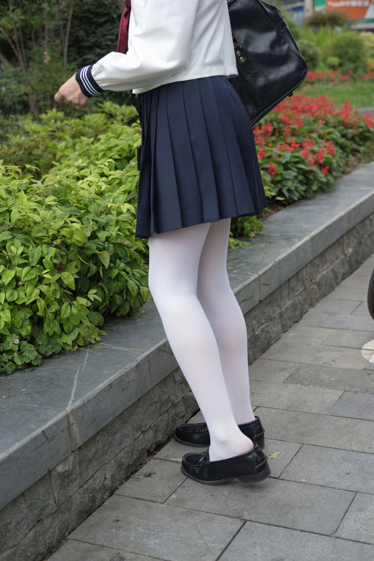 [森萝财团] BETA-017 JK白丝美足 萝莉丝袜写真